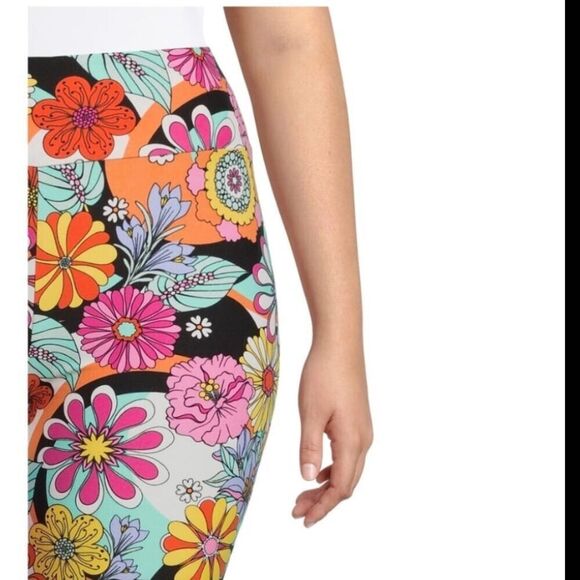 No Boundaries  Retro Floral Sueded Ankle Leggings SIZES SM,MED,L,XL,2X,3X - Picture 2 of 5